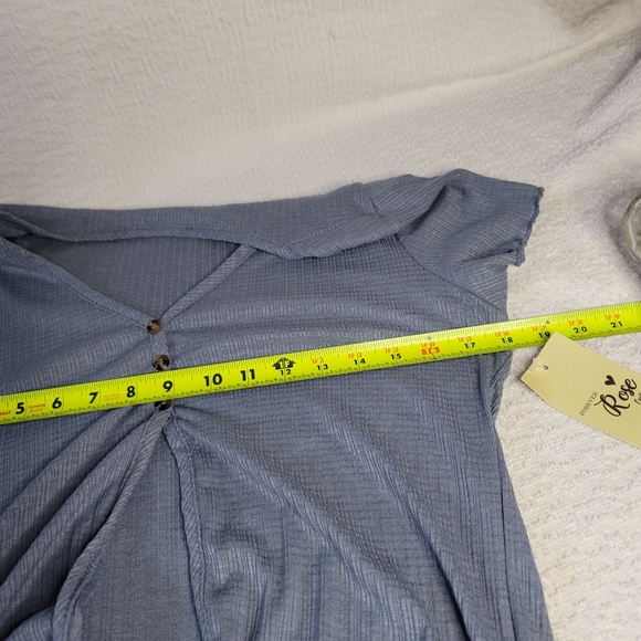 BBLOUSE//  FOR CLOSET CLOSING ONLY - Picture 4 of 5